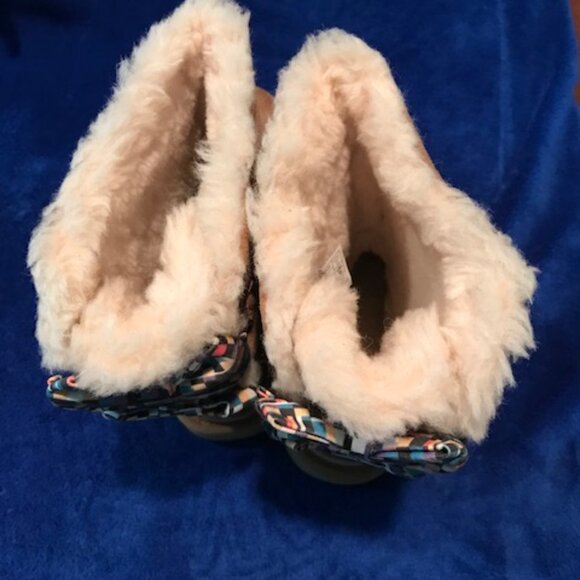 UGG Short W/Bailey Bow Checkered Size 6 🎀 - Picture 5 of 8